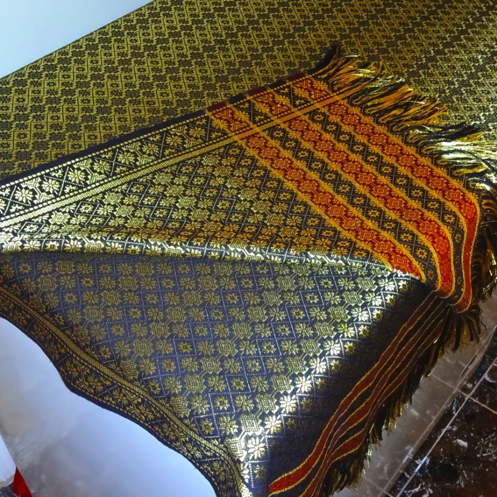 🩷 Luxury Silk Tablecloth